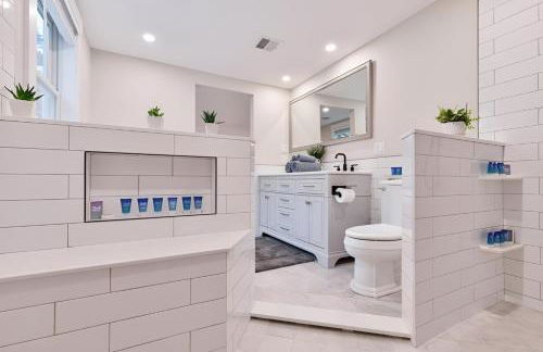 Renovated & Sophisticated Home Near Beach & Shops! - Photo 76