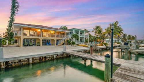 Sunset Harbor Waterfront Villa with Dock Cabana Club - Foto 2