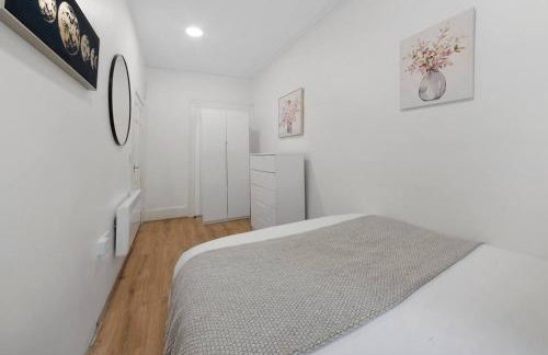 2 Bed Piccadilly Apartment 3 - Photo 12