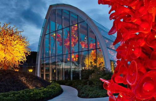 DT Designer's 2BR Condo Parking Tub Pool - 99 walk score - Foto 31