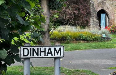 Flower Cottage by Ludlow Castle with Onsite Parking - Photo 25