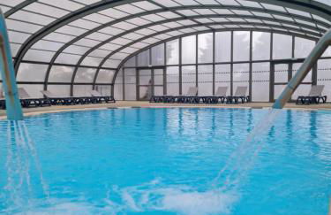 Cottage pour 6 personnes avec piscine couverte et chauffée à 300 m de la mer avec Wi-Fi et climatisé , 3 chambres - Foto 16