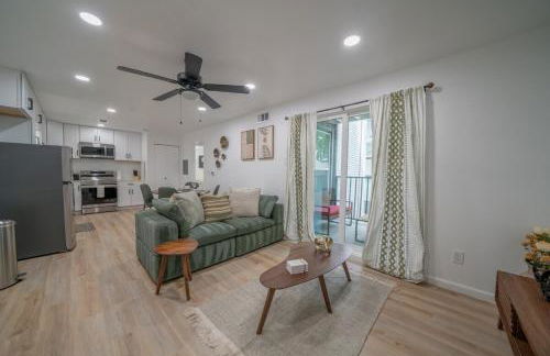 DT DFW Chic Free Parking and Pool In Medical District - Foto 10