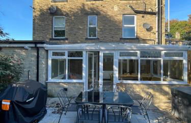 Spacious Cottage with Private Hot Tub - Foto 7