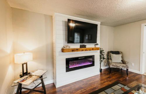 Spacious & Updated MQT Home - HotTub - Backyard - Foto 32