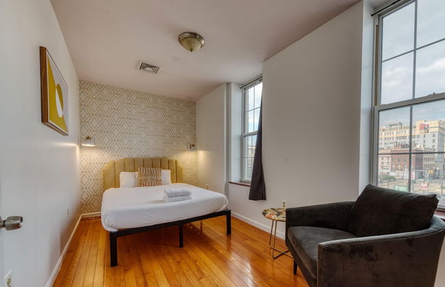 Stairway 3BR Apt w W D Ideal for Groups - Foto 16