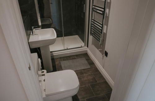 Spacious Second Floor Apartment, Fourth Avenue - Foto 6