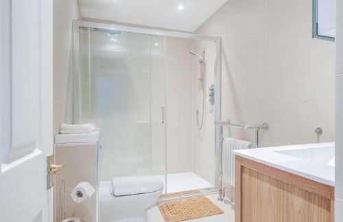 Charming Reigate Cottage Retreat - Foto 50