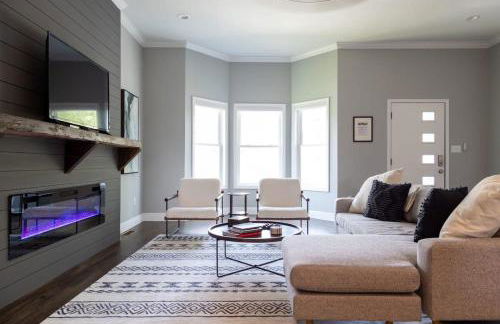 Lovely Modern 3BR-3BA Grove Home ABODEbucks - Photo 4