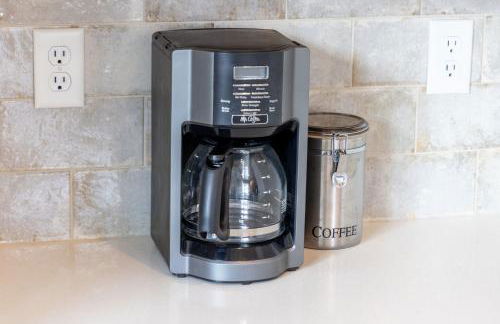 Rooftop Sunset Escape BBQ & Billiards Sleeps 8 - Foto 29