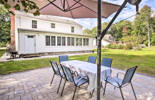 Upscale Waterbury Retreat with Indoor Hot Tub! - Foto 28