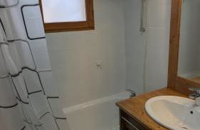 Appartement 4 pièces pour 6-8 personnes, 2 chambres, 1 cabine, 2 canapés-lit double dans le salon, au pied des pistes et piscine l'été, wifi fibre - Foto 12