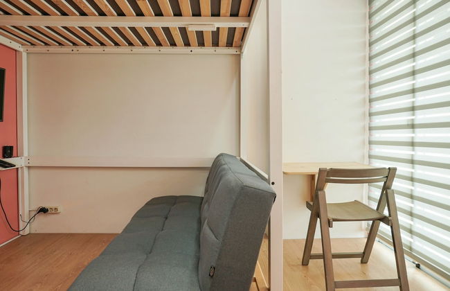 Best Studio Apartment Vittoria Residence with Sofa Bed - Photo 6