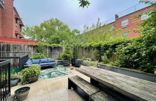 Bright 2-Story Brooklyn Oasis w Patio & Fire Pit - Foto 21