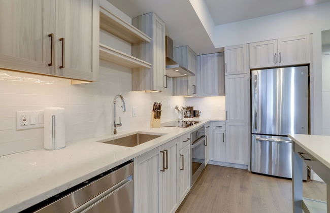 Bright Apartment with Great Amenities - Foto 16