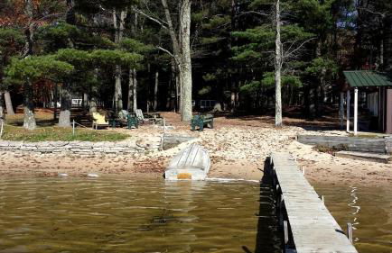 Gorgeous Getaway Cabin in the Woods near Lake Michigan in Wellston, Michigan - Foto 5