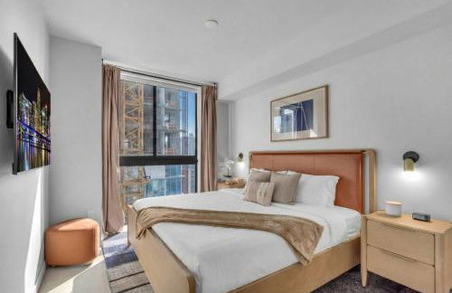 Modern Chic 1BR Downtown with Rooftop Pool & Views - Foto 3