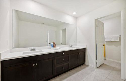 Entire Private Home with 5 Bedrooms 3 Bathrooms, 3000 sqft, Gated Yard, Garage, Nice View, Available Now - Foto 22