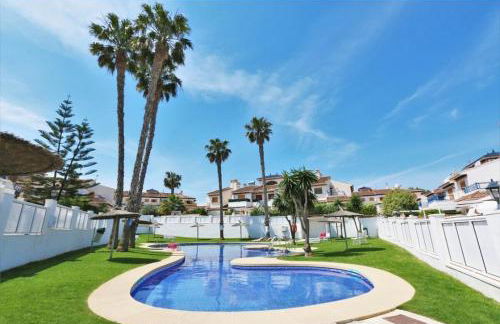 Chalet adosado en RIOMAR-3, urbanización residencial privada - Foto 4