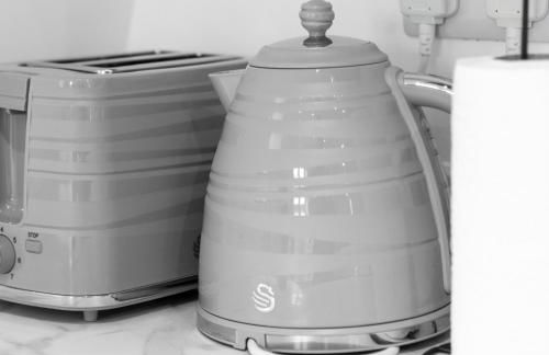 Modern Two Bed Apartment - Balcony & Parking - Netflix 8MC - Foto 24