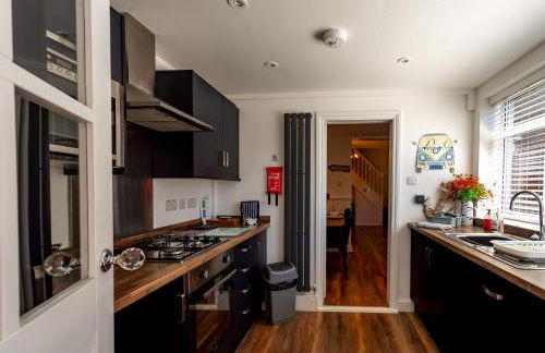 Cottage, Hot Tub, Open fire, Games Room, large Garden Sleeps 2-8 - Foto 9