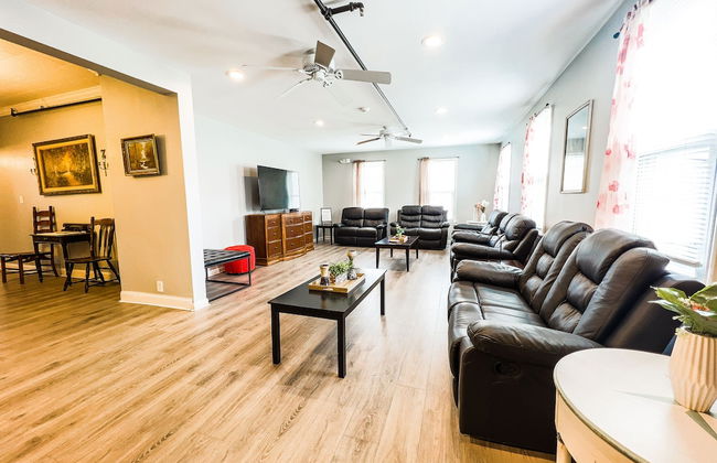 THE 1023 With Private Yard & Parking, Near Falls & Casino by Niagara Hospitality - Photo 27