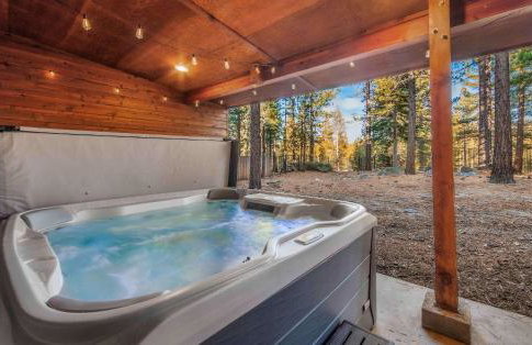 Fully Remodeled Tahoe Retreat with Game Room and Hot Tub - Foto 7