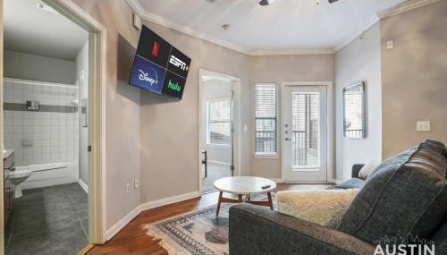 West Campus Accommodations Pool and King Bedrooms - Foto 4