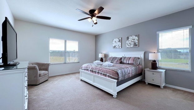 Cozy Family Friendly Pool Home With Game Room 5 Bedroom Home by RedAwning - Foto 3, Habitación