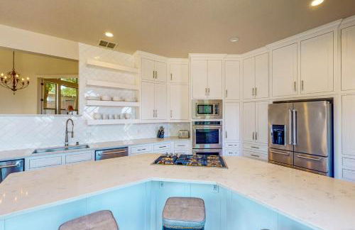 Hot Tub and Views Luxe Lake Bridgeport Retreat - Foto 8