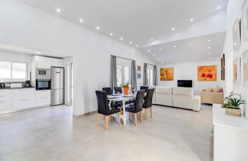 Villa Zaragoza by Villa Plus - Photo 4