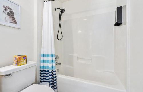 New 4BR 4BA AU Oasis 2 Mins to Downtown & Stadium Sleeps 10 - Foto 14