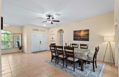 Tranquil & Spacious Family Retreat Swimming Pool - Foto 4