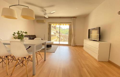 TarracoHomes, TH156 Casa Roser Familiar y con Piscina Compartida - Photo 1