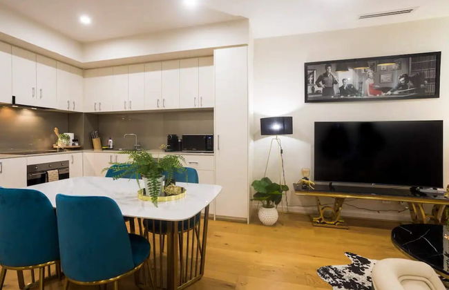 Brilliant 3 Month Corporate Rental With Balcony - Photo 15