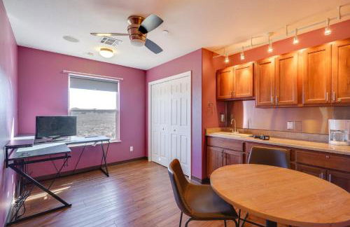 Huge Kitchen and Open Interior Pueblo Group Getaway - Foto 15