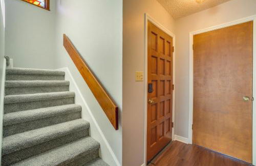 Walk to Restaurants Downtown Leesburg Townhome! - Foto 12