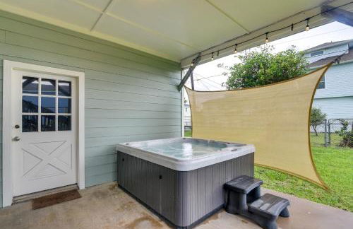 Less Than half Mi to Beach! Hot Tub Haven in Galveston - Foto 28