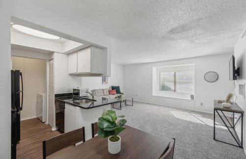 Northcliffe 104 I Fully Furnished 1 Bedroom 1Bth - Foto 15