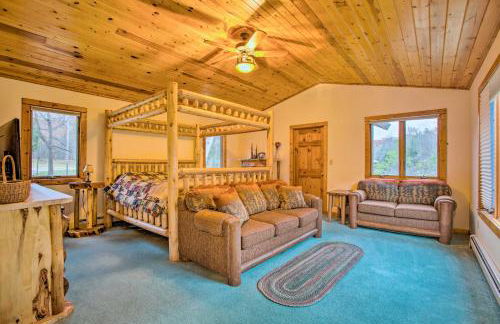 Riverfront Manton Cabin with Pool Table and Fire Pit! - Foto 16