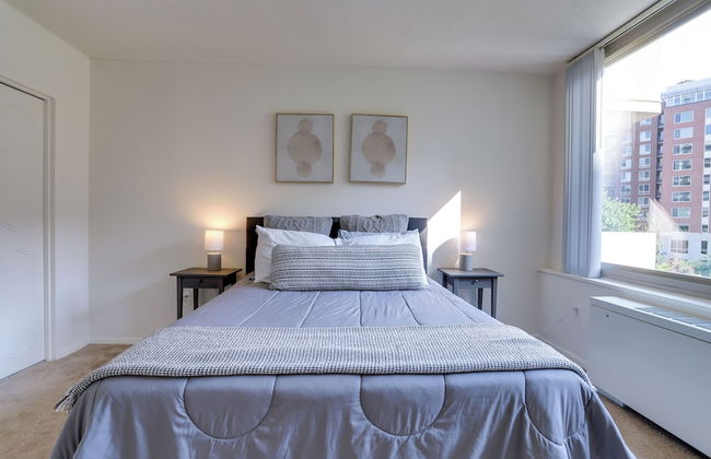 Crystal City Condo w Top Amenities - Photo 4