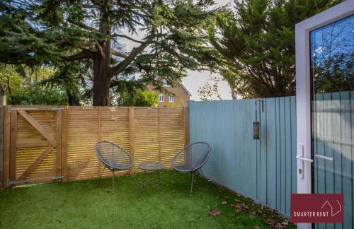 Woking 2 Bedroom House Parking Garden - Photo 13