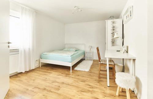 City Apartment Hasenheide - Wohnung mit 3 Schlafzimmern und Balkon mit Landschaftsblick - Foto 5