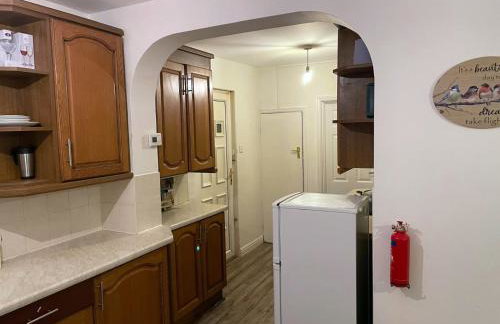 Lovely Spacious House Family & Contractor Friendly 3 Bedroom Near Leeds Centre Sleeps 8 - Foto 27