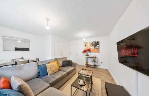 Cozy 2 Bedroom House with Driveway Parking & Garden - Foto 14