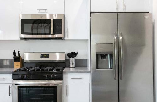 Upscale 4BR Townhouse Sleeps 8 with Fast WiFi - Foto 26