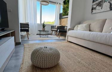 Stylish Seaview Apartment - Photo 24