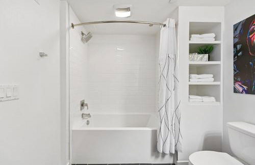 Fairfax District Chic City Oasis 2 BR Apt with Den 136 - Foto 34