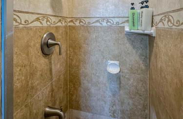 Peaceful Family Home with 3 Bedrooms and 2 Bathrooms - Photo 39