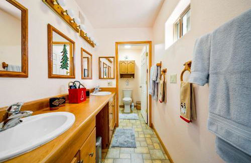 Breathtaking Cabin Backing the National Forest - Foto 11